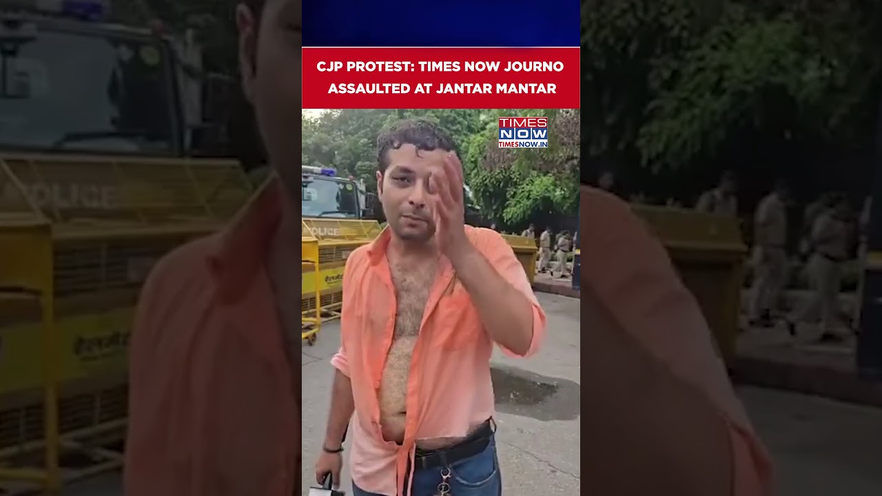 TIMES NOW Reporter Dev Kotak Assaulted At Jantar Mantar #shorts