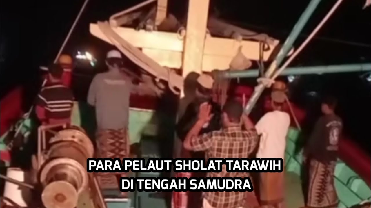 Para pelaut sholat tarawih di tengah samudra