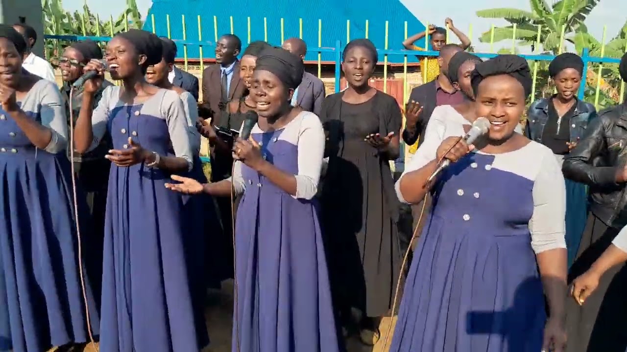 Uri data wa Twese / nicyo gituma tutazatinya naho iyi si yahiduka/ Ibihe byiza na Chorale Penuel