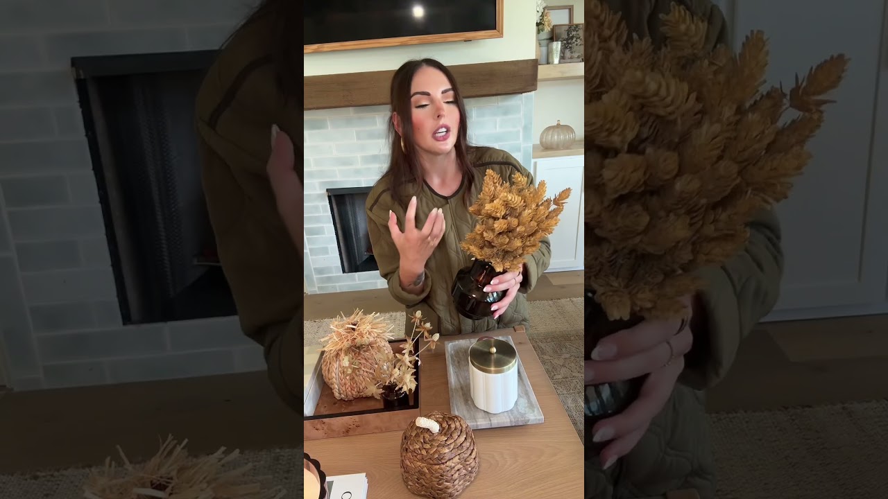 How to decorate your coffee table for fall! #falldecore #hometips #interiordesign