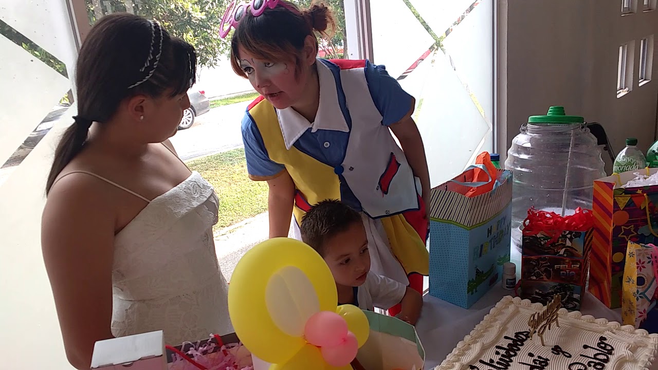 CANTANDO EN EL PASTEL LAS NUBEMAÑANITAS EN LA FIESTA DE SHADAI Y JUAN PABLO CUMPLIÓ 5 AÑITOS1JULIO18