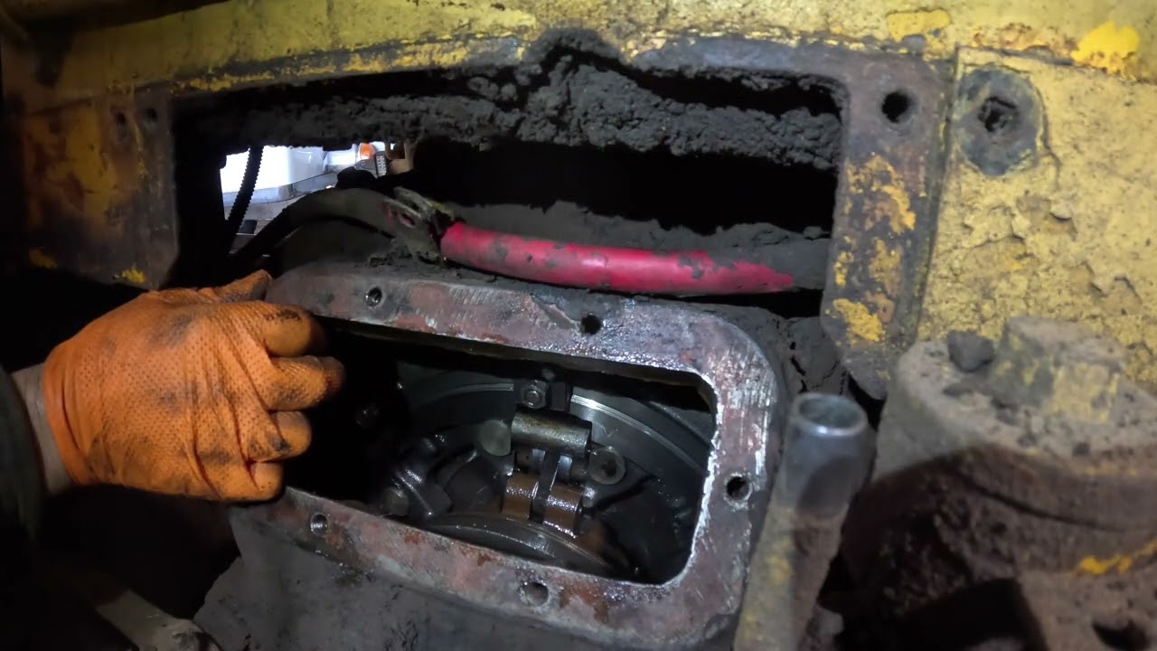 Сцепление Caterpillar D4D не регулируется.