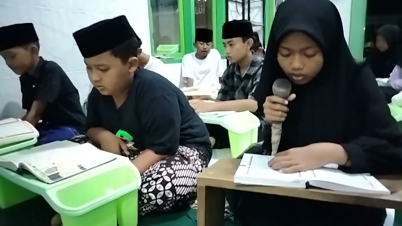 Kalau kamu lelah,biar Allah yang menenangkan,Karena apa yang diserahkan padaNya tidak akan sia sia.