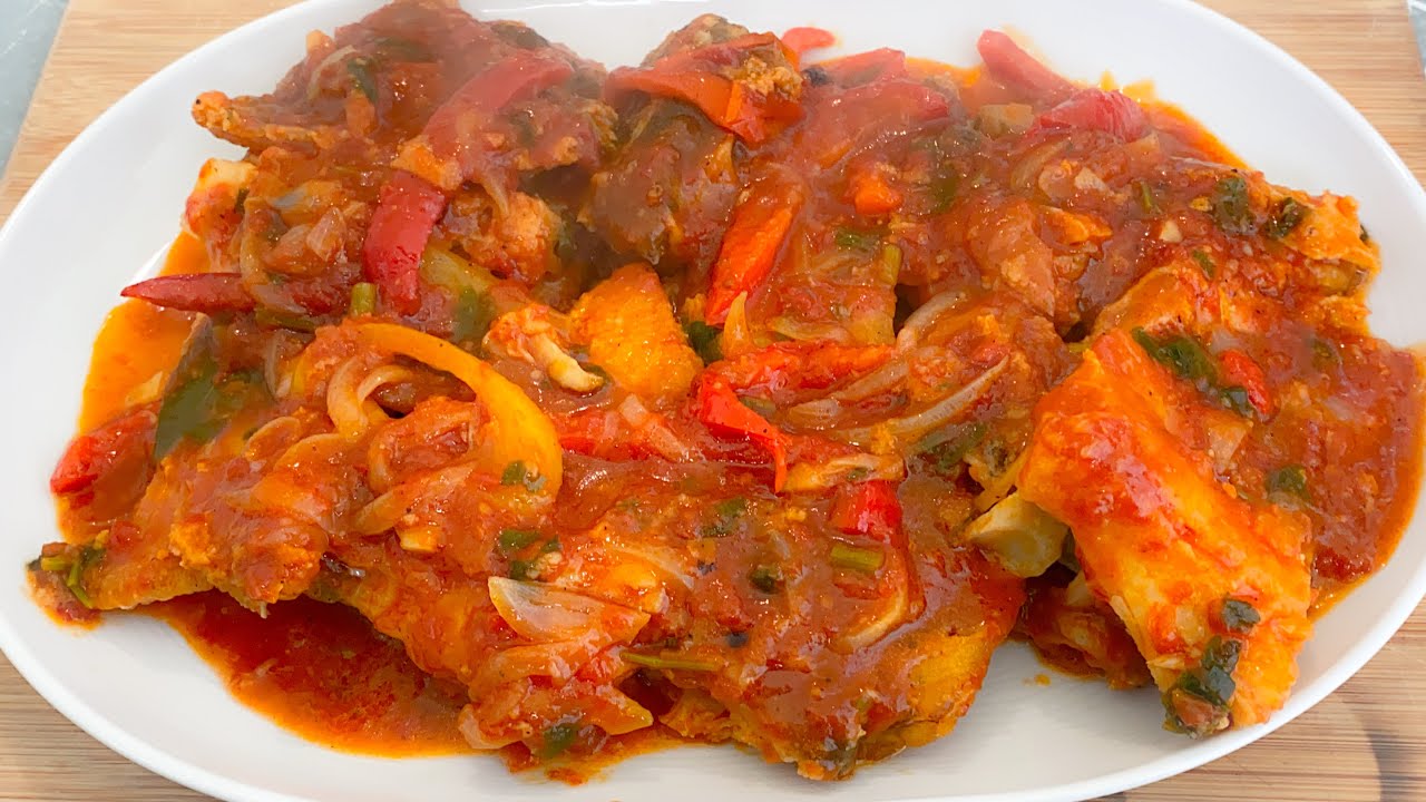 POISSON SALÉ À LA SAUCE TOMATE,MAKAYABU YA SAUCE TOMATE