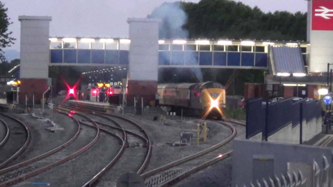 D9009 Alycidon powers out of Bromsgrove | The Welsh Central Liner