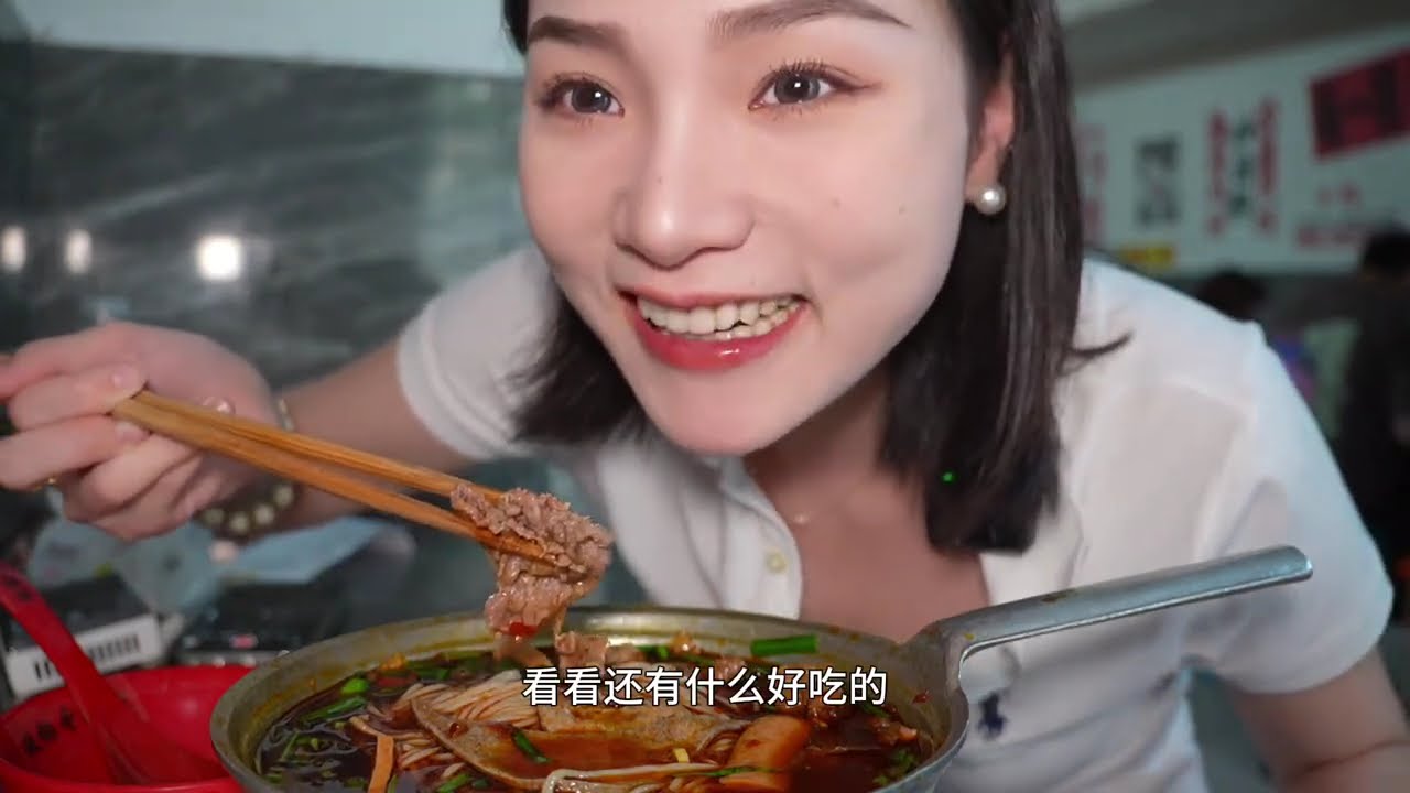 丹妮妮妮妮 重庆巷子里挖到宝！火锅素菜2元起，荤菜3元起！ 