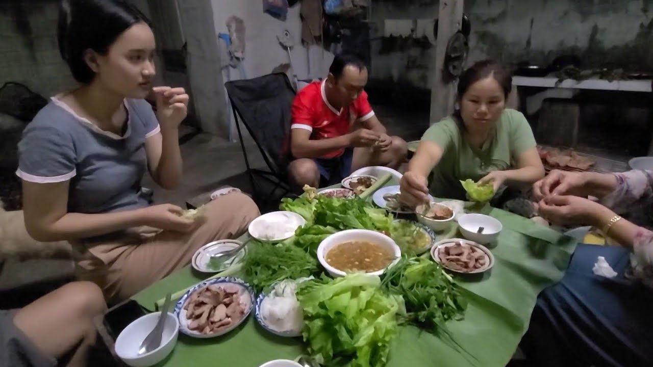 🇱🇦 Family dinner at Ban Dongkhamxang 