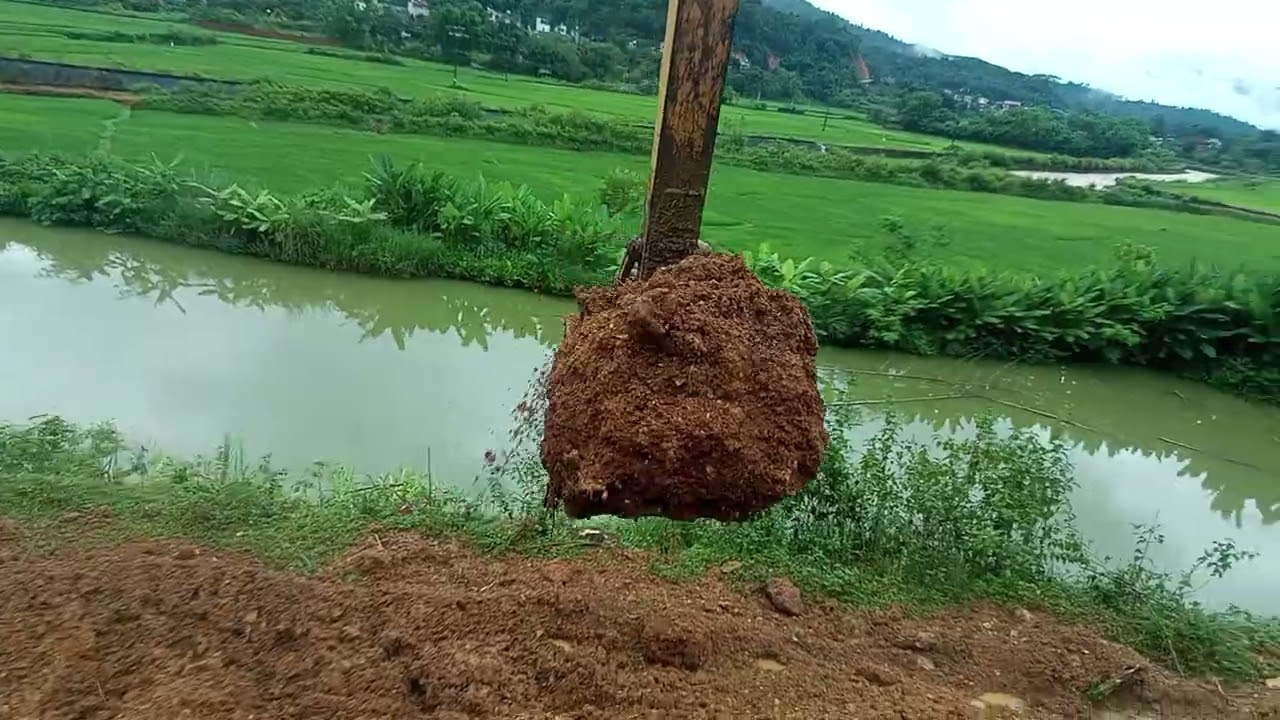 Máy xúc đào xúc đất
