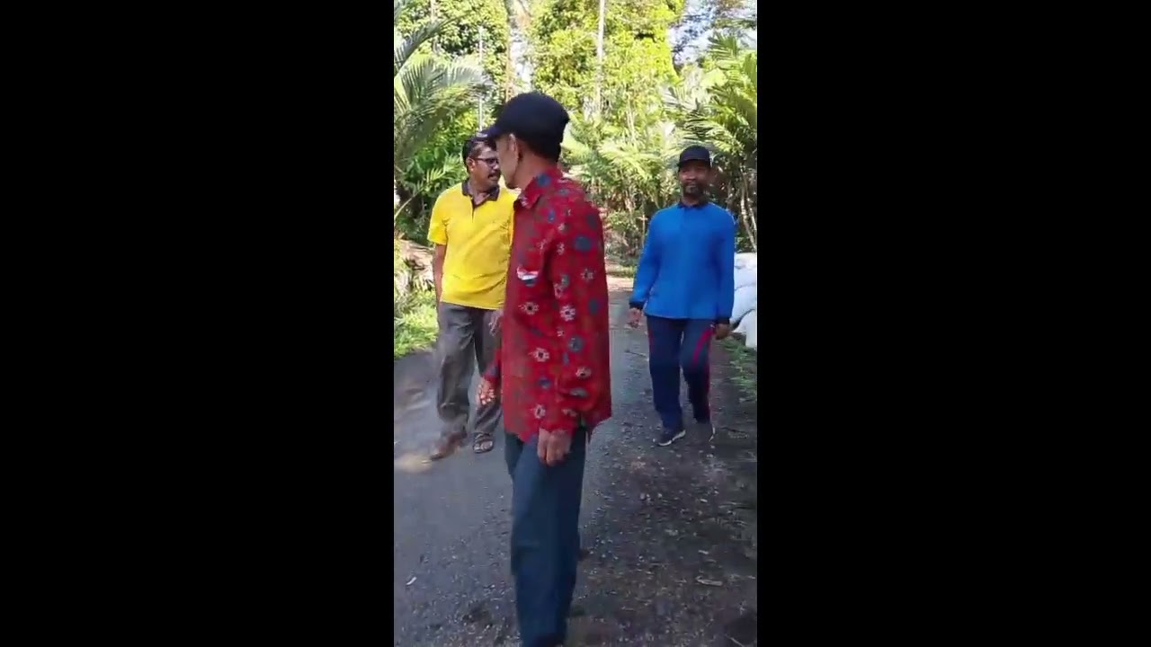 Jalan santai di Ahmadiyah Jengkol dalam rangka tasyakur 100 tahun JAI