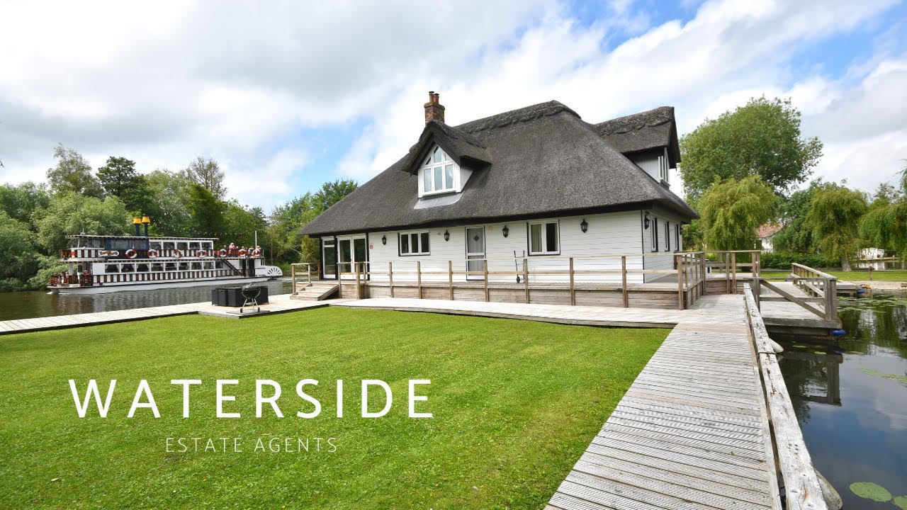 Four Bedroom Detached Waterside property on the main river in  Horning - Norfolk Broads Property