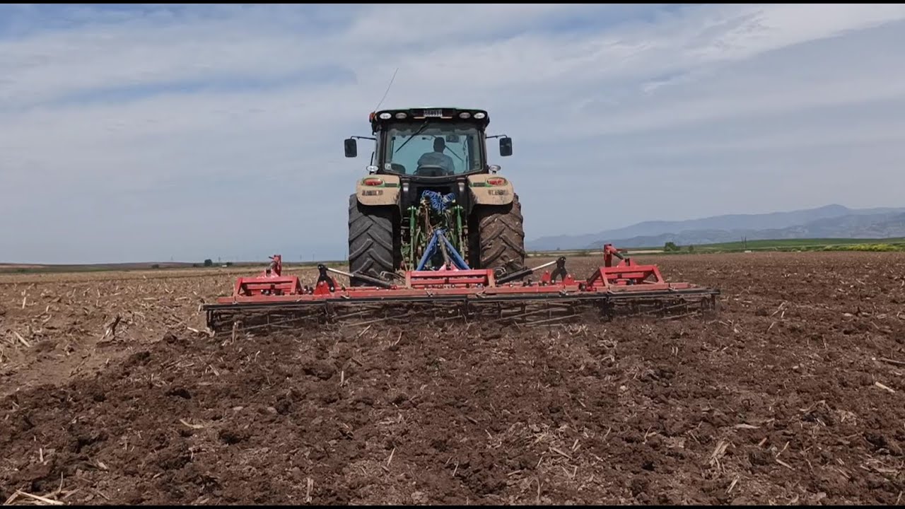 JOHN DEERE 6150R WITH CULTIVATOR AND FIAT 640 WITH FERTILIZER DISTRIBUTOR - ΚΑΛΛΙΕΡΓΕΙΑ ΒΑΜΒΑΚΙΟΥ