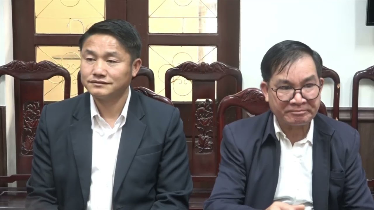 ĐOÀN CÔNG TÁC HUYỆN SỐP BÂU THĂM, CHÚC TẾT XÃ MƯỜNG LÁT