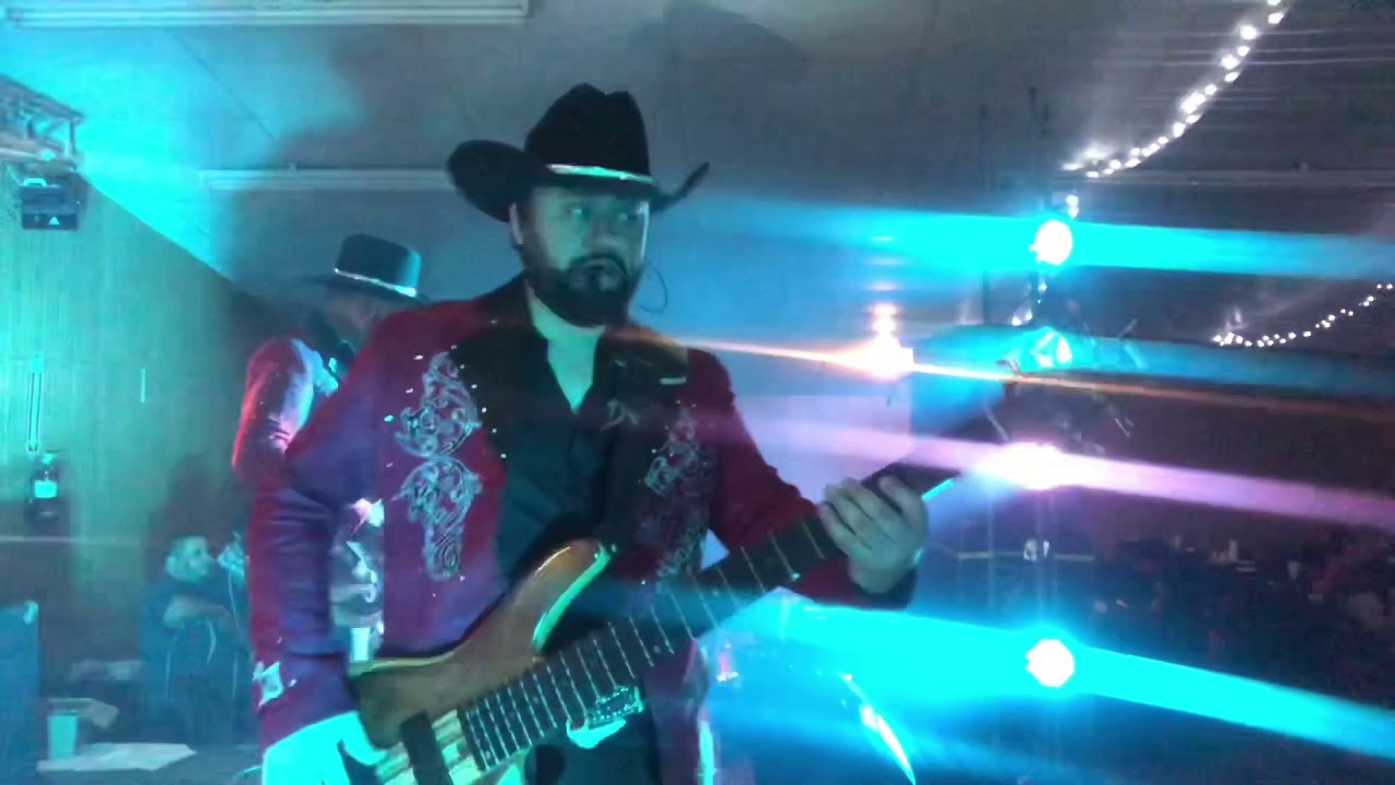 Mambo lupita / No Bailes Caballito los Lobos Norteños