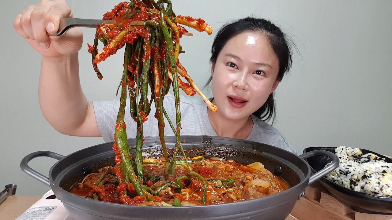 말복엔 역시 이열치열🥵 땀 뻘뻘 흘리면서 파김치 듬~~뿍 들어간 🔥매우리 매운 갈비찜🔥  야무지게 먹방(ft.소주 어떻게 참는건데) spicy mukbang