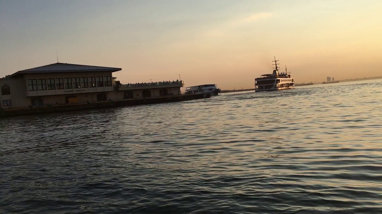Ata Demirer - Uçun Kuşlar Uçun İzmir'e Doğru