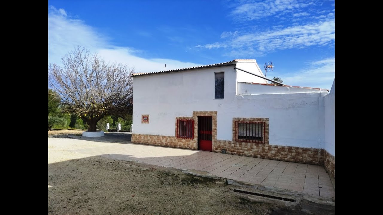 COUNTRY HOUSE WITH ATTIC AND LARGE PLOT FOR SALE NEAR ONTINYENT