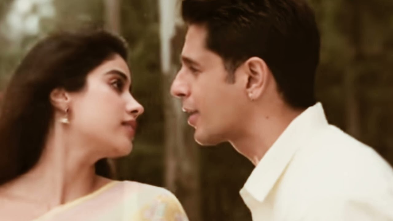 Aaine ke samne# love song #hindi#
