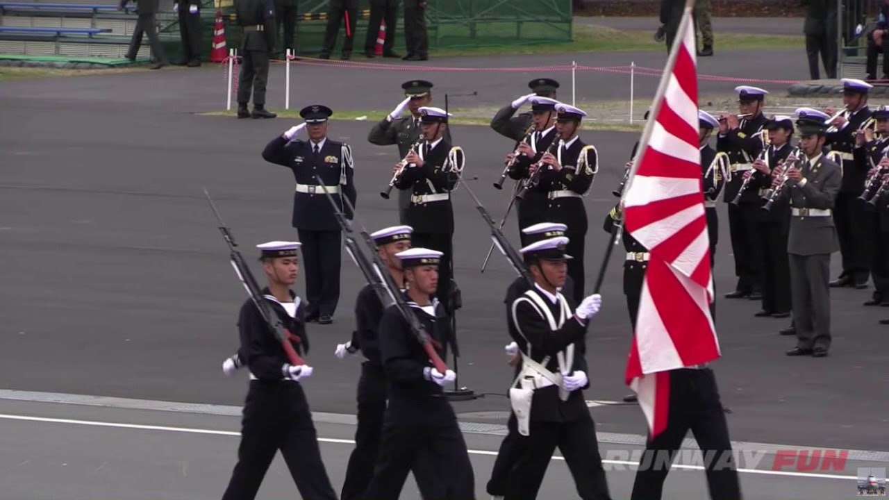 自衛艦旗の重い位置付け／ 