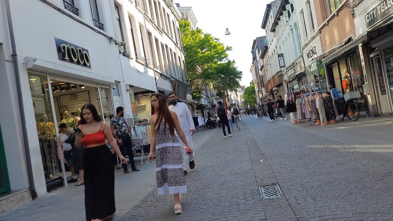 Offerandestraat in Antwerp The famous shopping street !!! May 2022