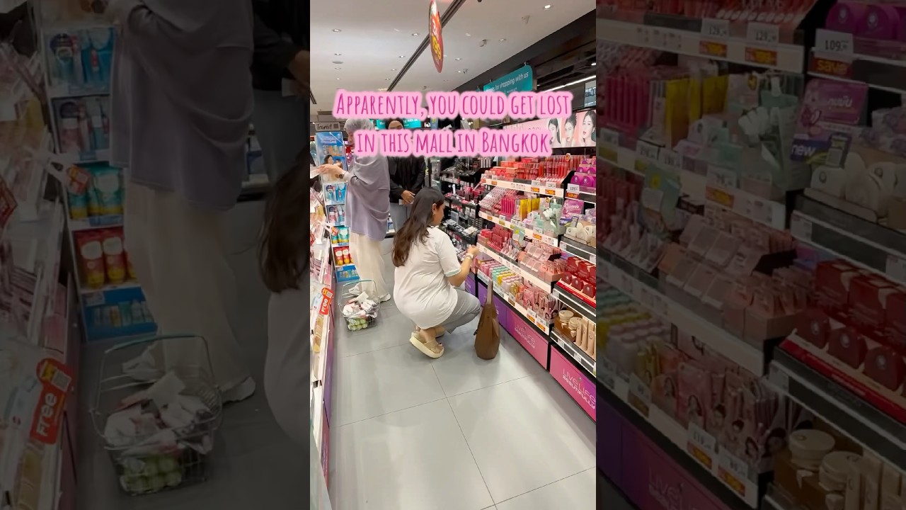 Shopping in MBK Center Bangkok! Getting lost in a massive shopping mall in Thailand🙀