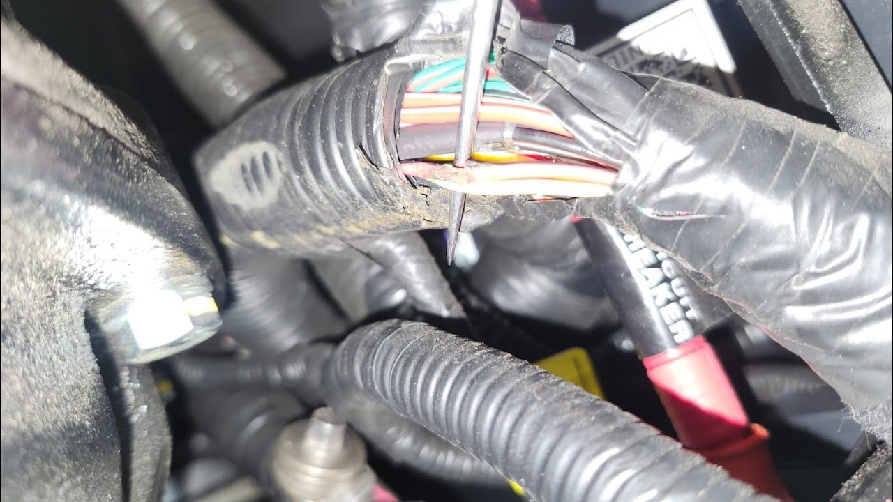 Doosan D33s9 short to ground causing VCU fuse to blow