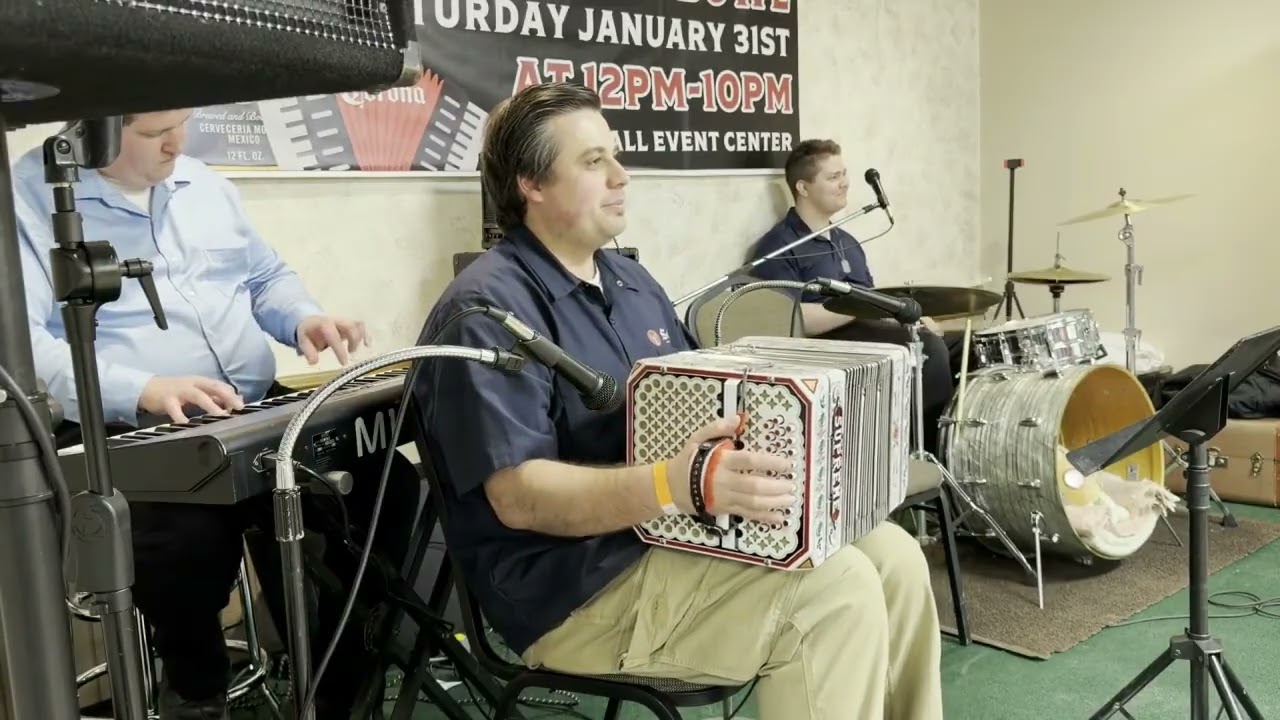 New Ulm Waltz - Andrew Grawien at the 47th Concertina Bowl in Blaine, MN