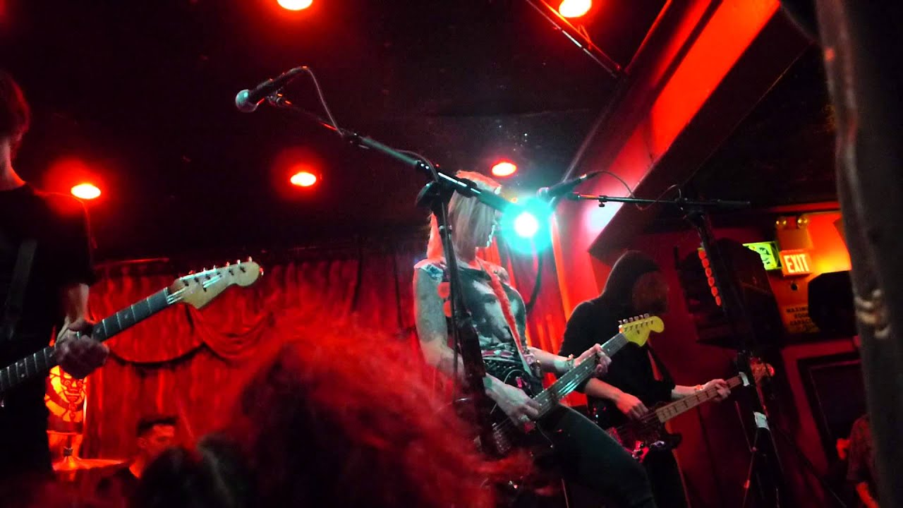 Brody Dalle - Dressed In Dreams LIVE HD (2014) Long Beach Alex's Bar