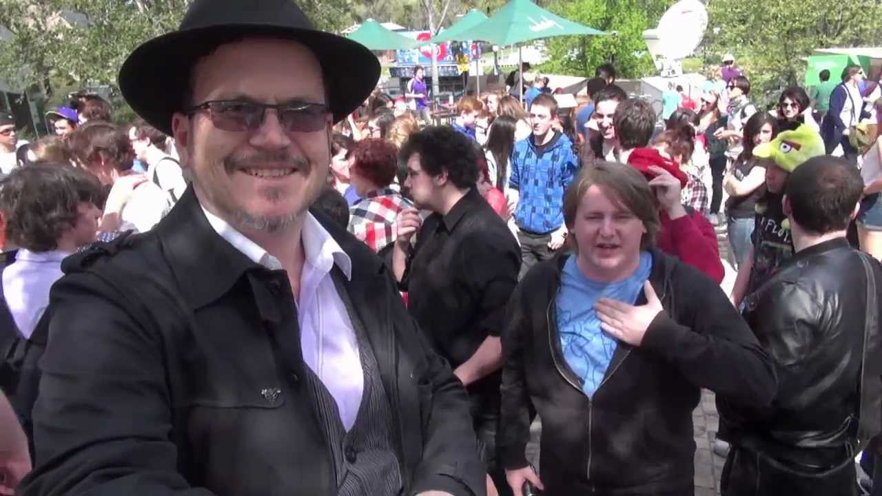 KimmiSmiles and LoopyLady11 (Louna) at Federation Square