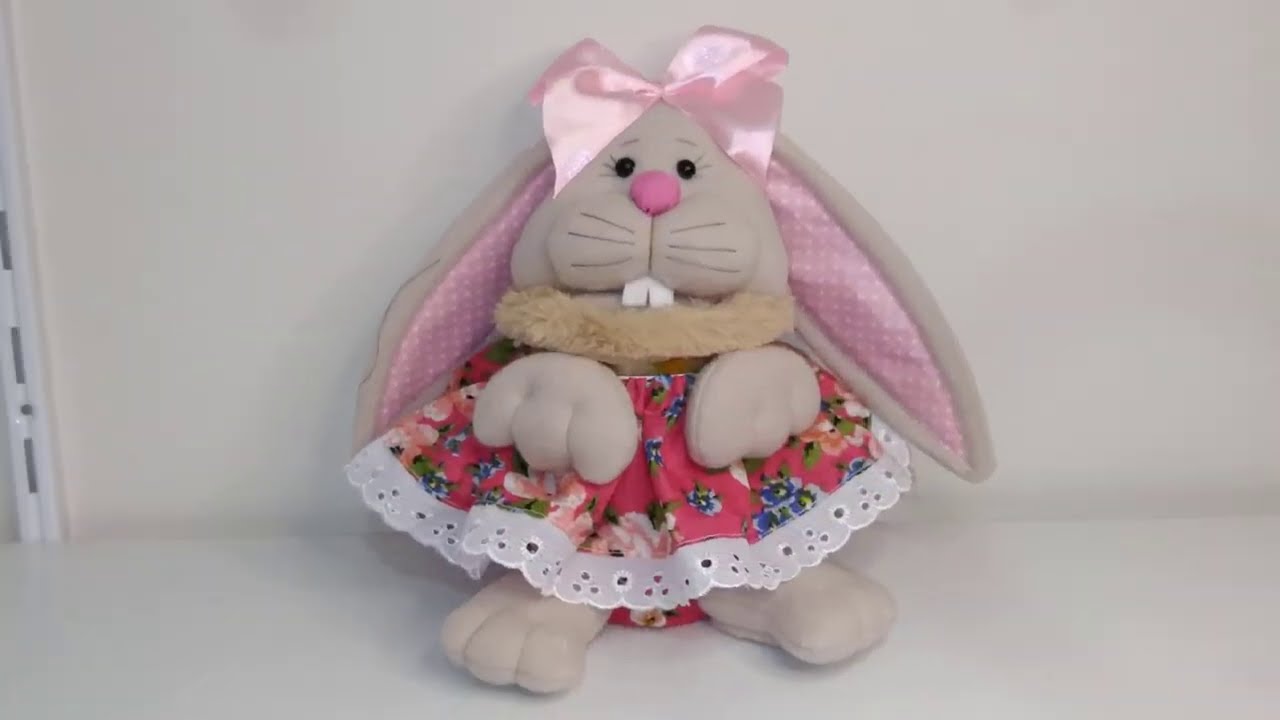 Coelhinha porta bombom, feita com pote de manteiga
