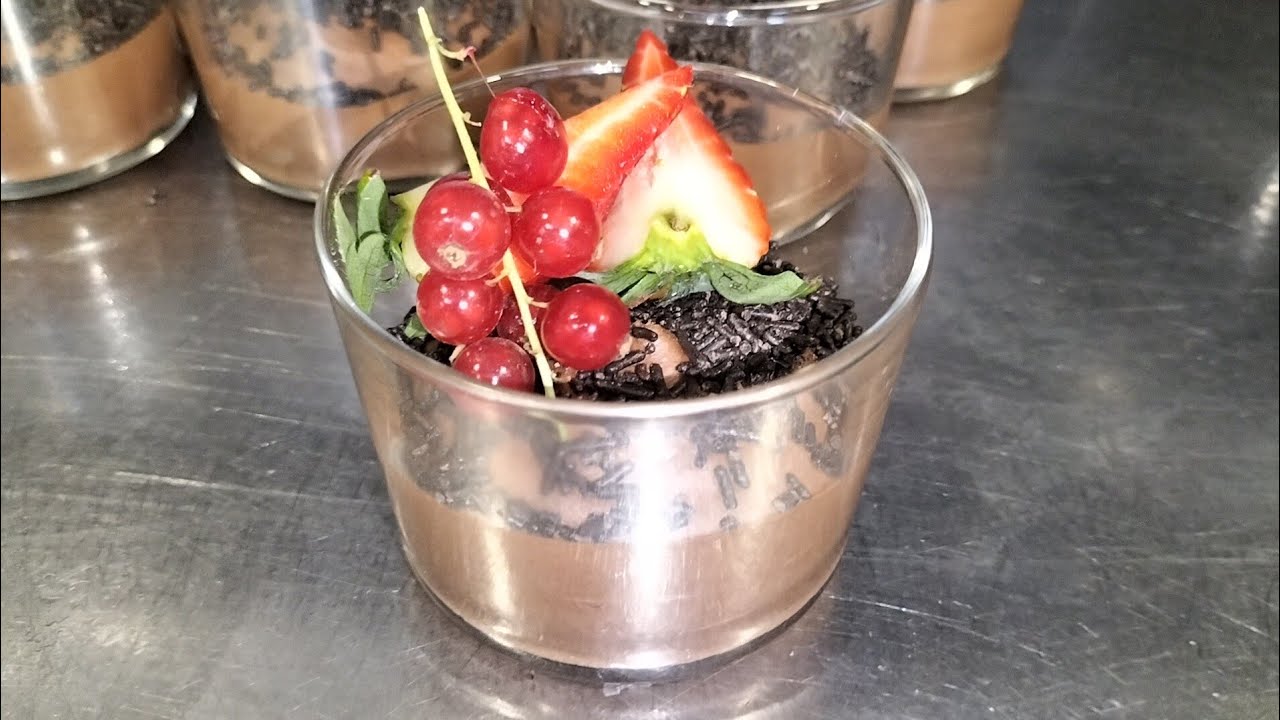 mousse chocolate fácil.موس شوكولا . بالشكولاته والكريمة فقط