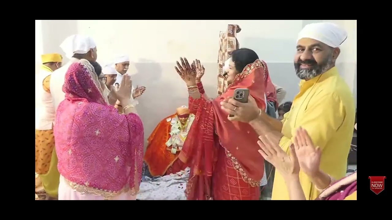रुद्रपुर दरबार में संगत वा मिनी ठुकराल द्वारा  सुंदर भजन🌹 दे दे थोड़ा प्यार बापू तेरा क्या घट जाएगा🌹