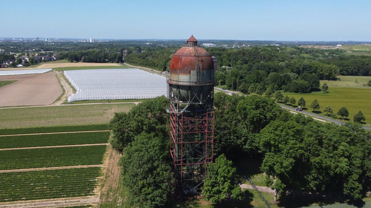 Drohnenflug Wasserturm Lanstroper Ei in Dortmund Lanstrop