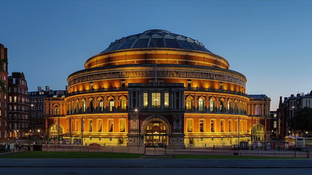 Bach Magnificat performed by Winchester Cathedral Choir and the Waynflete Singers at the Proms 1982