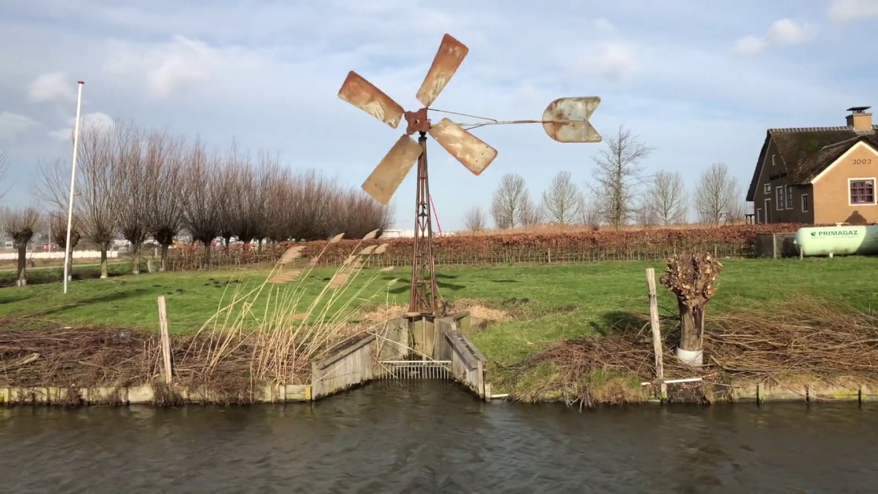 Rusty Old Windmill - Roestige oude windmolen