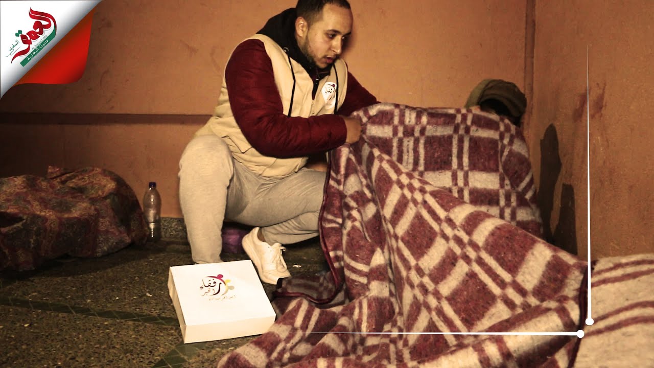 إطعام وتدفئة.. شباب يقضون ليالي الشتاء مع مشردين بشوارع مراكش
