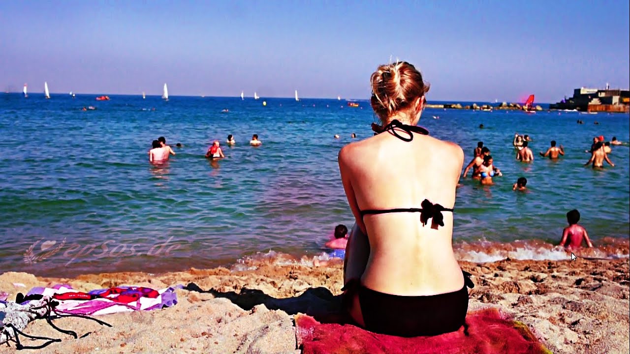 пляж Барселоны в летнее время.