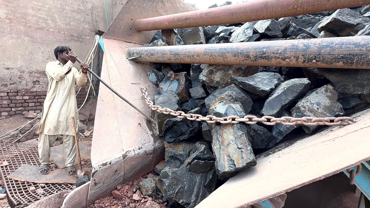 Extreme Black Rock Crushing | Hopper Jam Cleared by Worker – Satisfying Stone Crusher Action