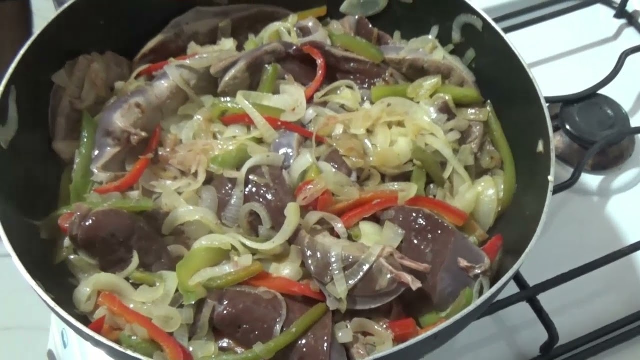 Hígado con cebollas y morron