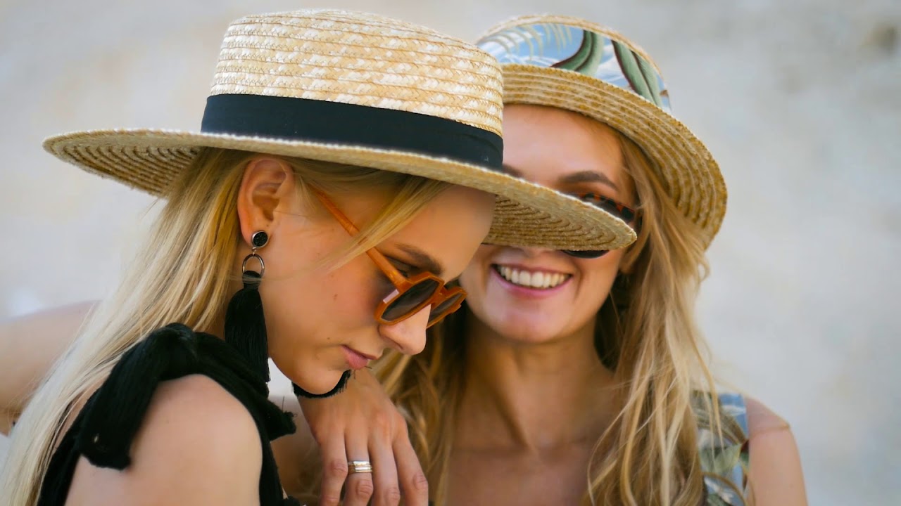 Season item: wicker bag and straw hat
