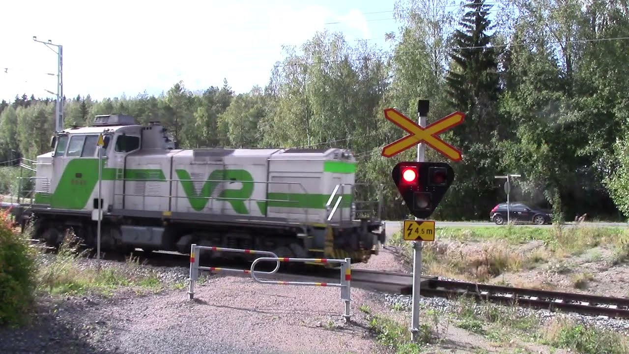 VR VET 10546 passe TIITUSPOHJA (km. 0388+0272) level crossing @ Laukaa, Finland