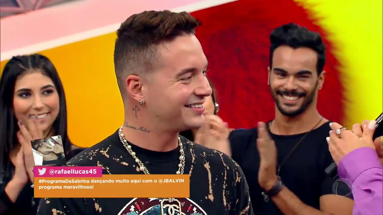 J. Balvin faz a alegria da galera com os seus sucessos no Programa da Sabrina