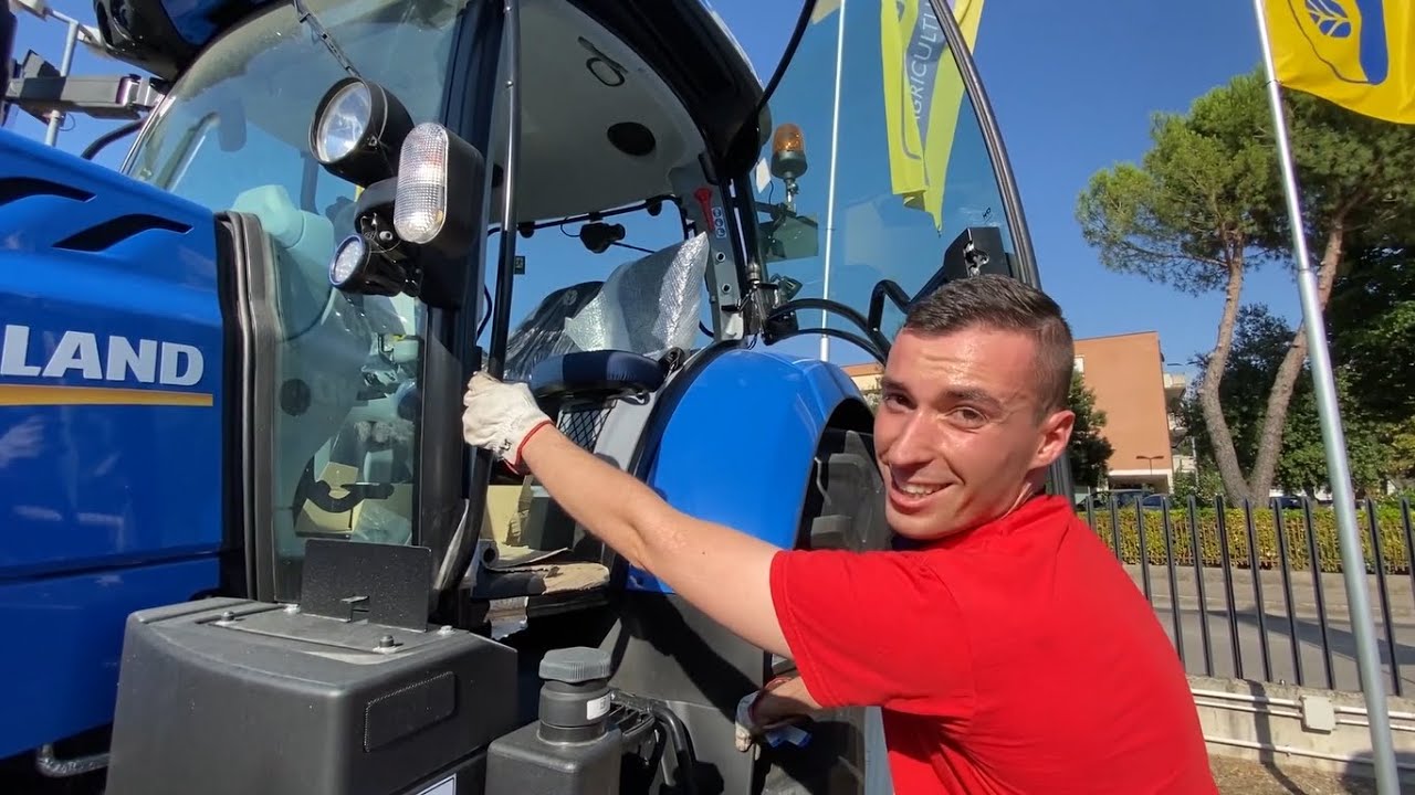 CAMBIAMO LE BANDIERE DELLA NEW HOLLAND ft @TheAgriChannel1