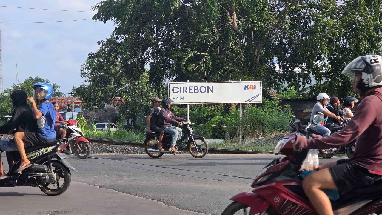 BAGAIMANA WAR TIKET HARI PERTAMANYA? SIAP-SIAP UNTUK TIKET H-9 LEBARAN‼️ HUNTING KERETA DI CIREBON
