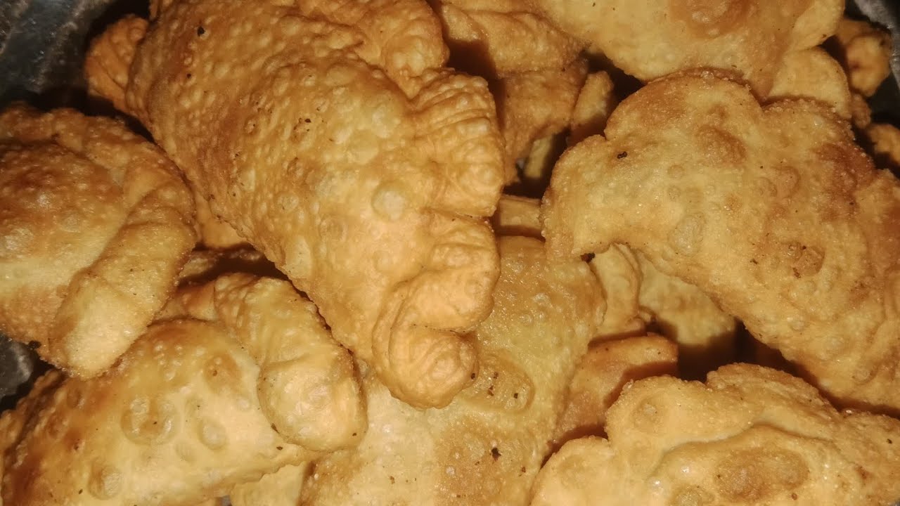 मावा की छोटी-छोटी गुझिया घर पर बनाएं नए डिजाइन से Zoya Cooking Vlogs is live!