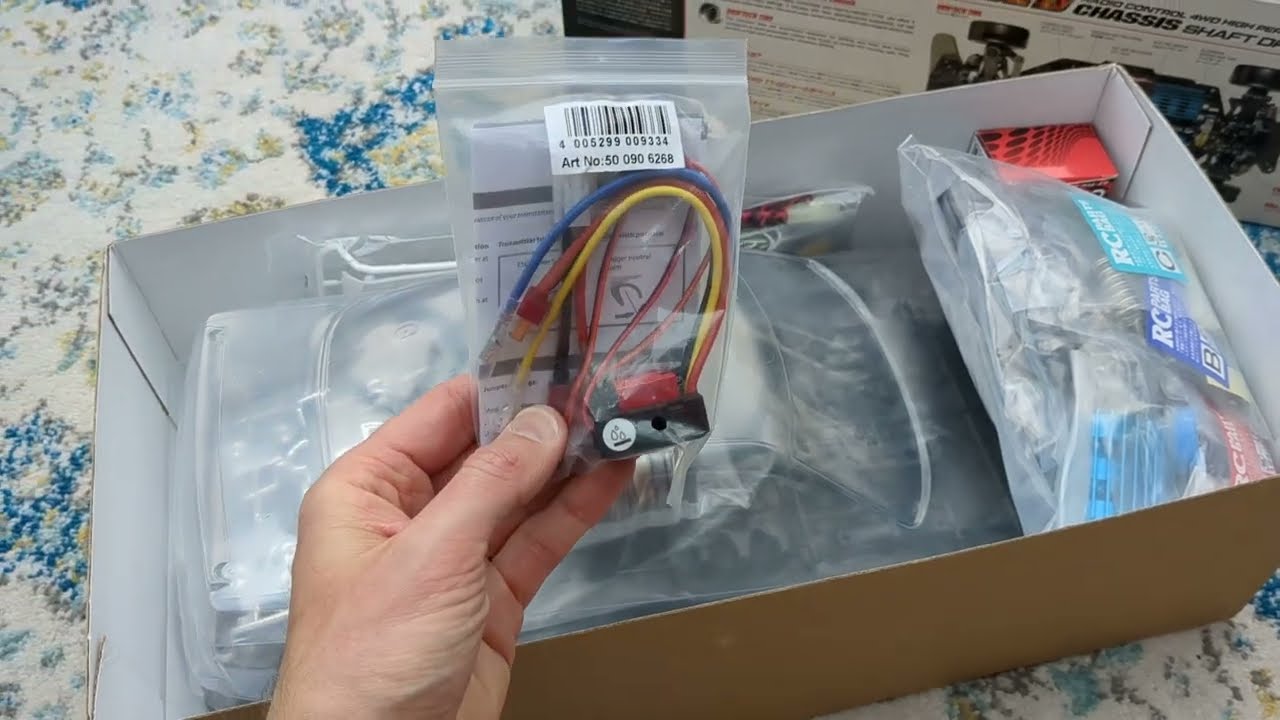 Tamiya Nissan Skyline GT-R (TT-02D) - Unboxing (Part 2 - Inside)
