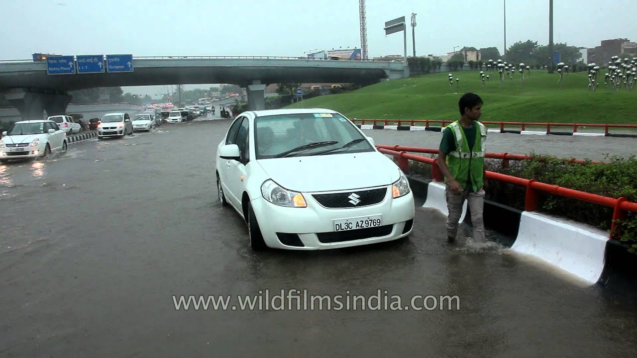 Massive waterlogging at the Aiims flyover