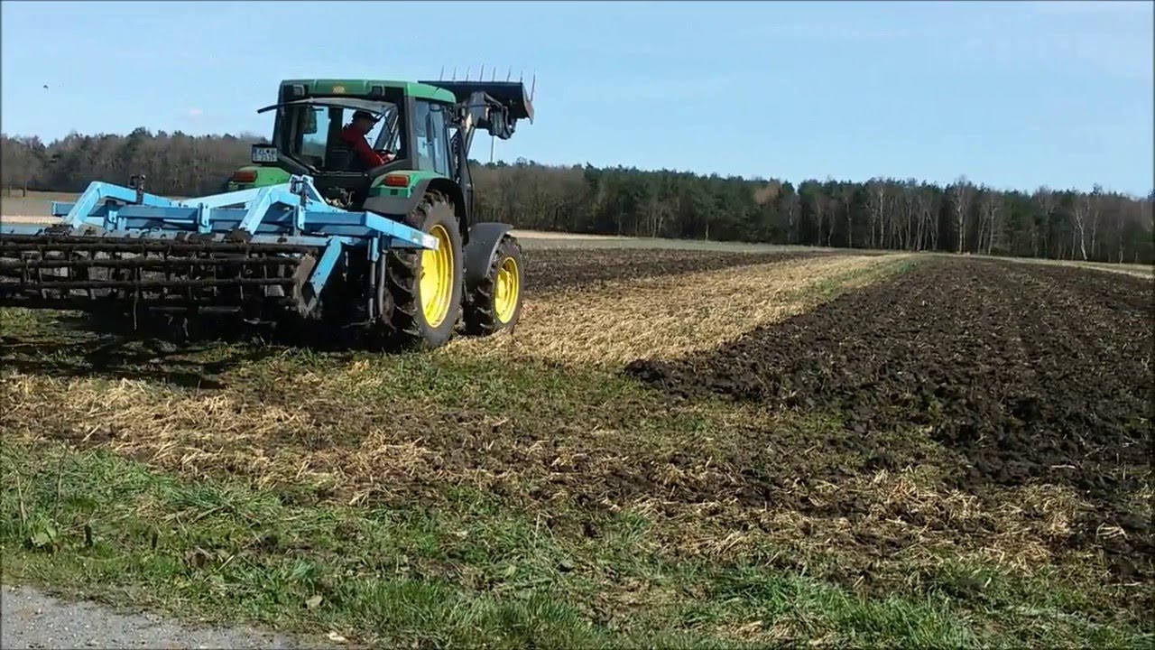 Grubbern mit John Deere 6310