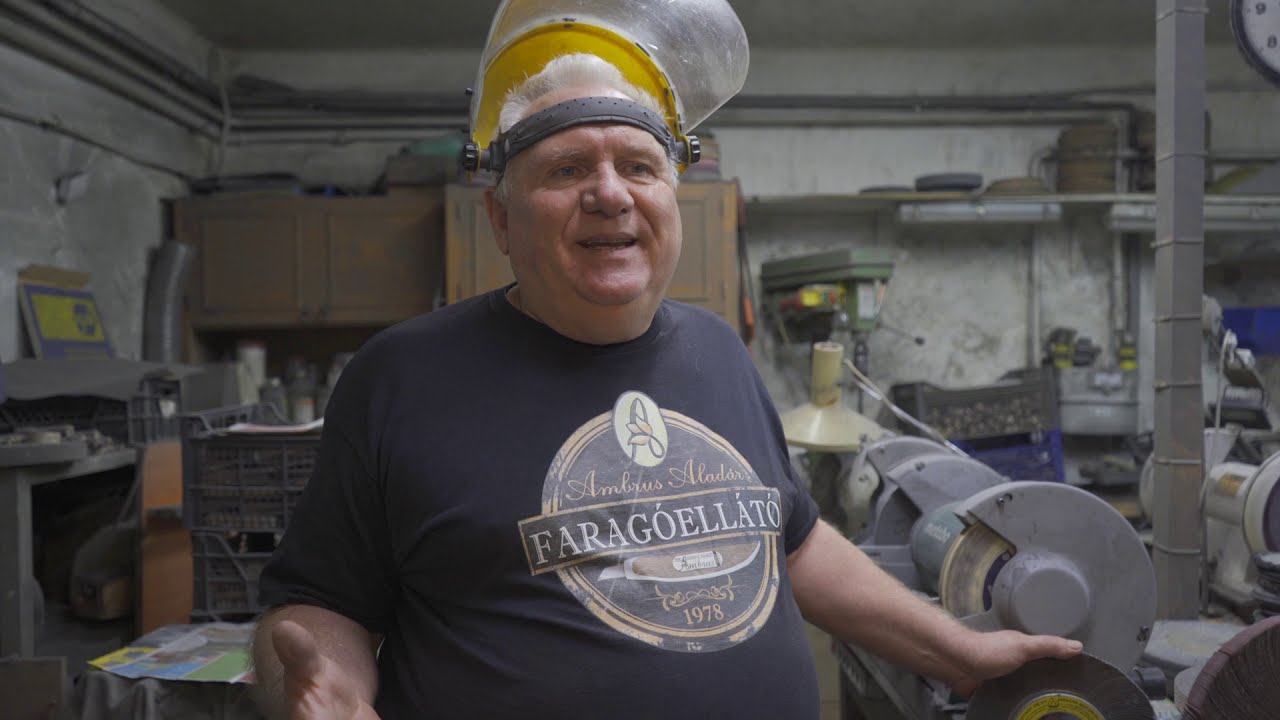 Kések élezése csiszoló moppal.