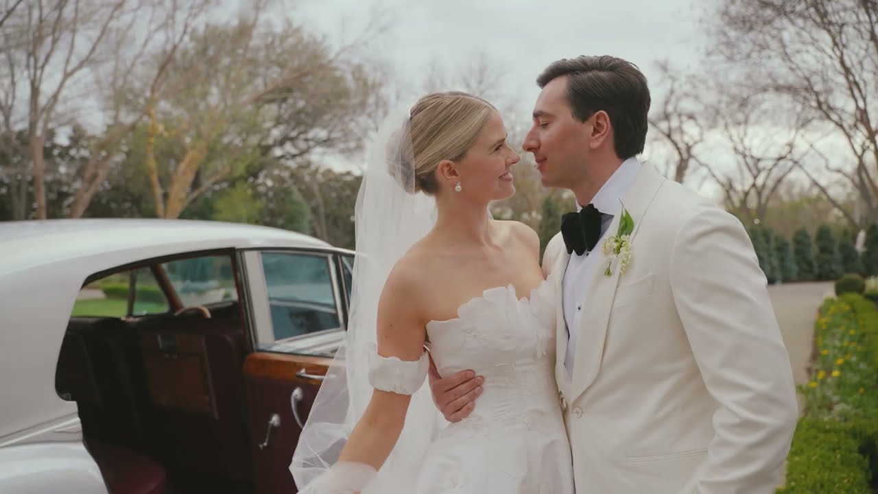 A Beautiful Garden Wedding at the Dallas Arboretum // Sneak Peek