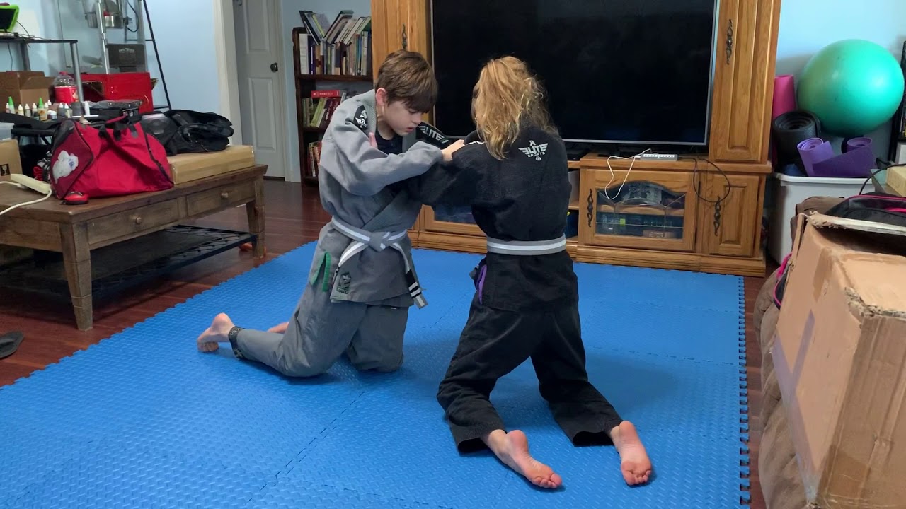 Jiu Jitsu - Scarf Hold, Knee on belly,mount and grappling - kids